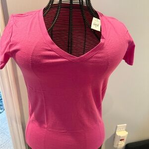 Gap Chic pink V-Neck Tee